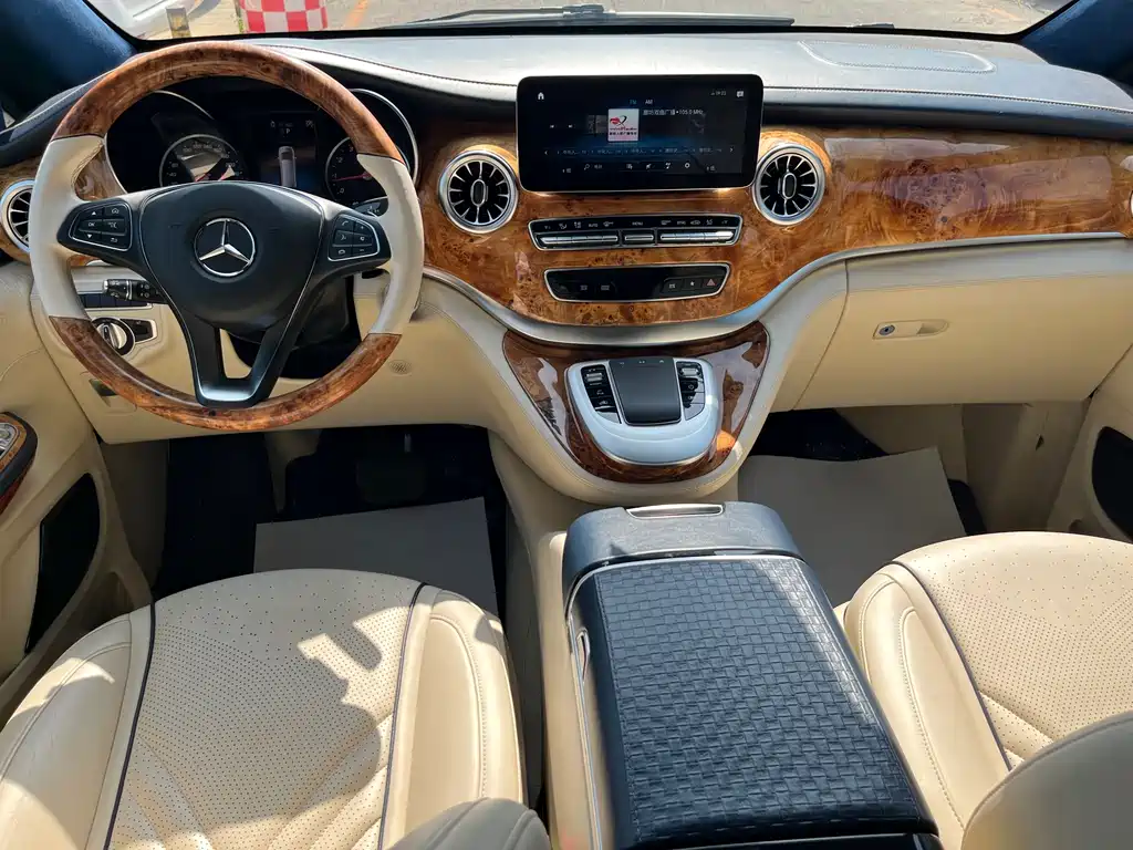 Mercedes-Benz V-Class 2021 — фото 22