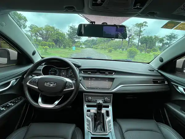 Geely Emgrand 2021
