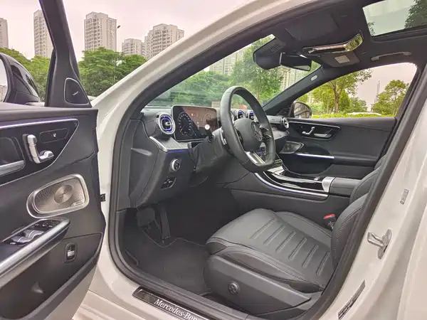 Mercedes-Benz C-Class 2024