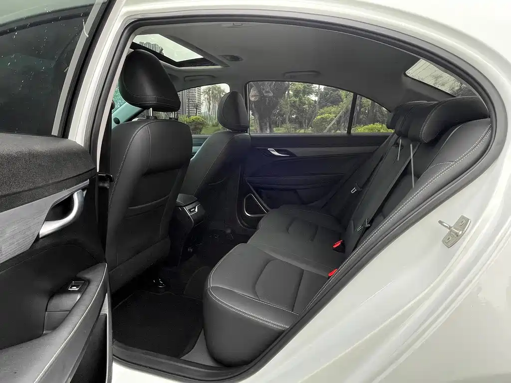 Geely Emgrand 2021