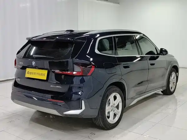 BMW iX1 2026