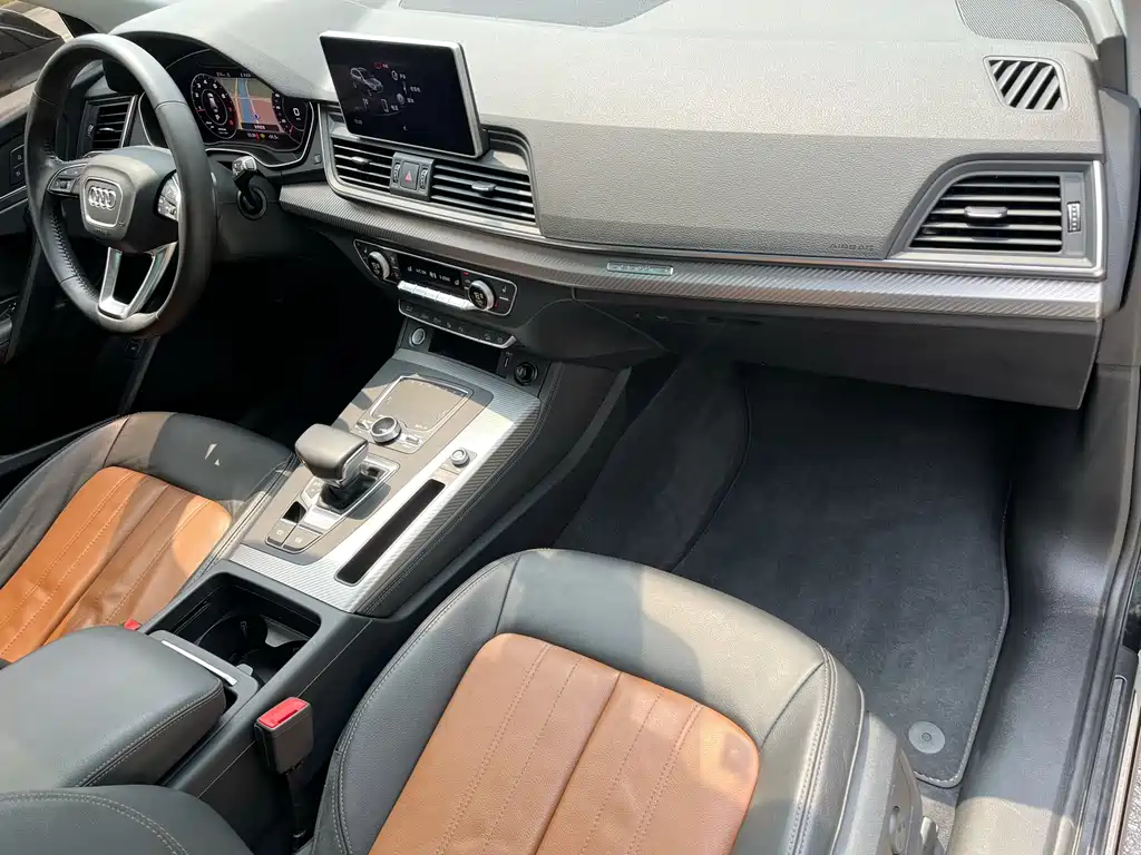 Audi Q5L 2020 — фото 13