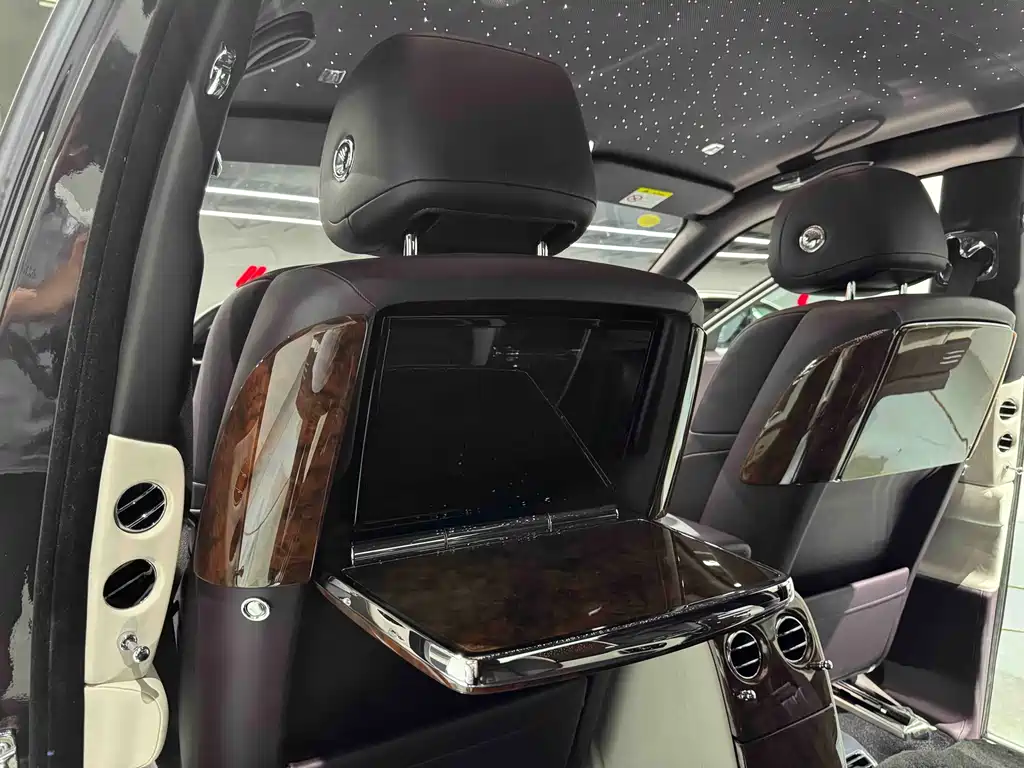 Rolls-Royce Phantom 2019 — фото 19