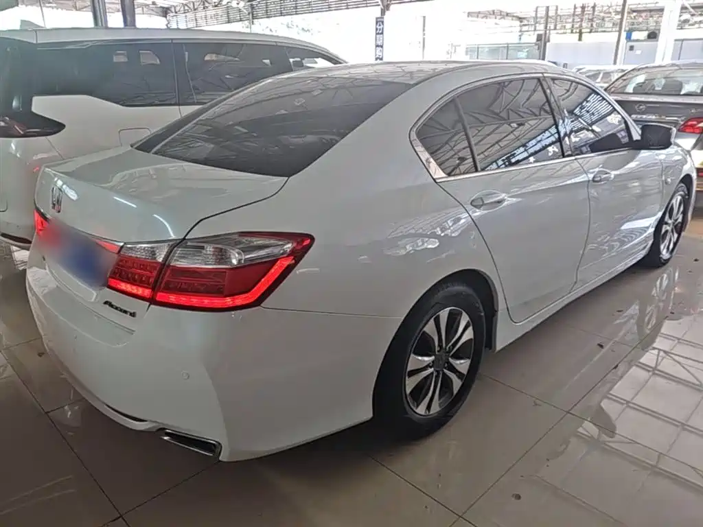 Honda Accord 2015 — фото 7
