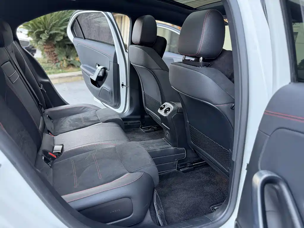 Mercedes-Benz A-Class 2025 — фото 4