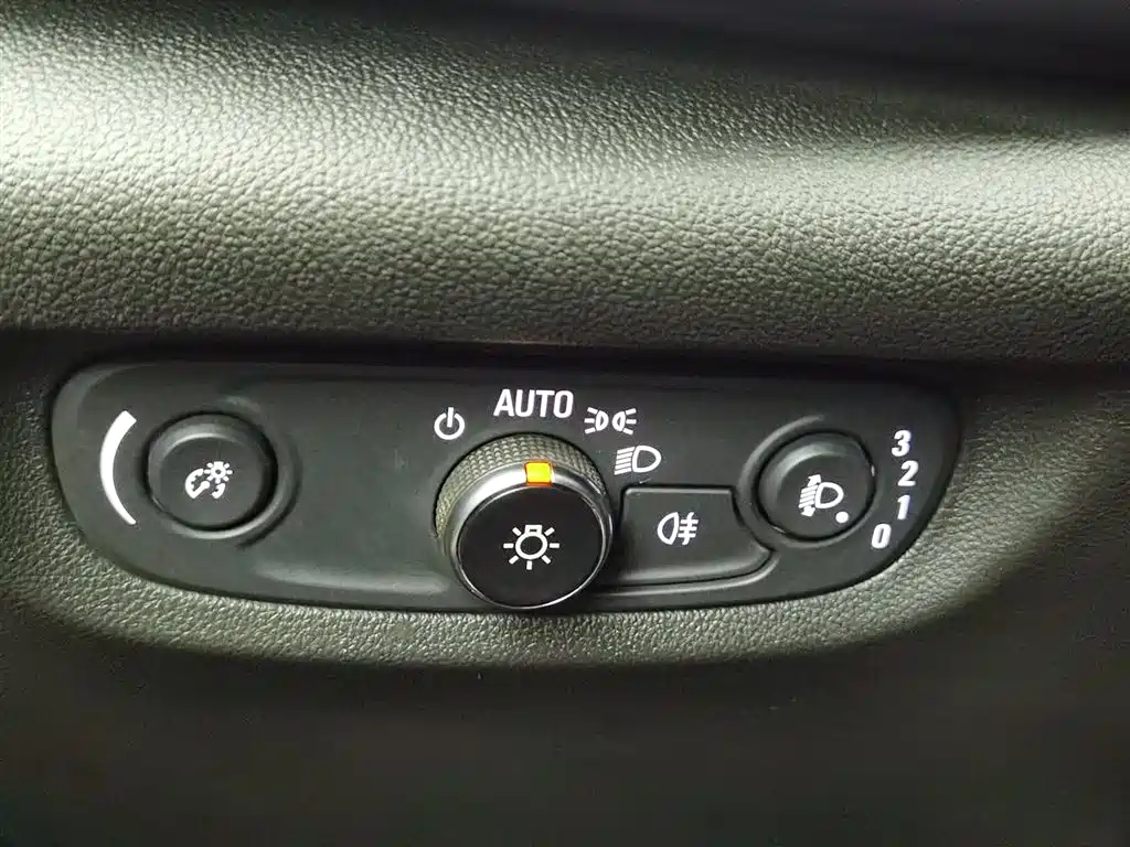 Buick Regal 2020 — фото 21