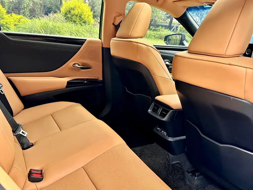 Lexus ES 2023 — фото 16