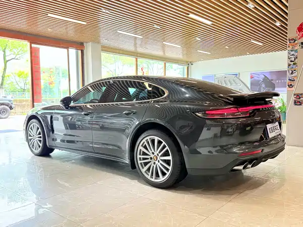 Porsche Panamera 2021
