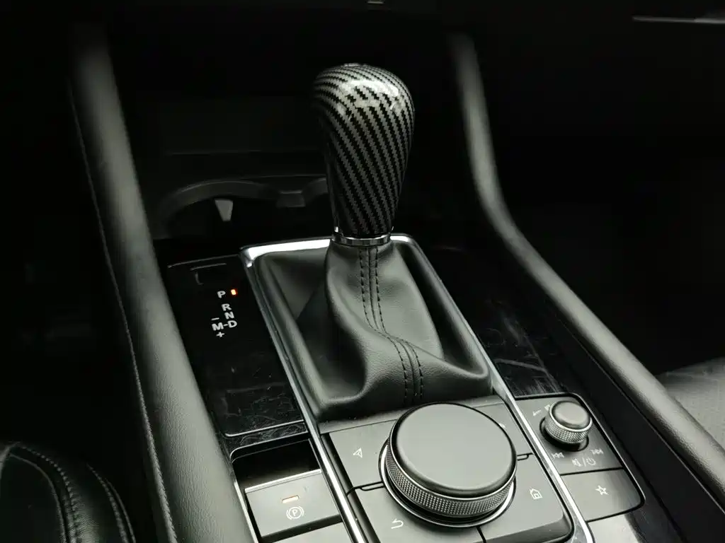 Mazda 3 Axela 2023 — фото 13