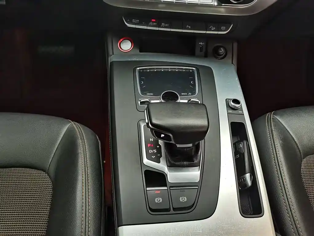Audi Q5L 2019 — фото 16