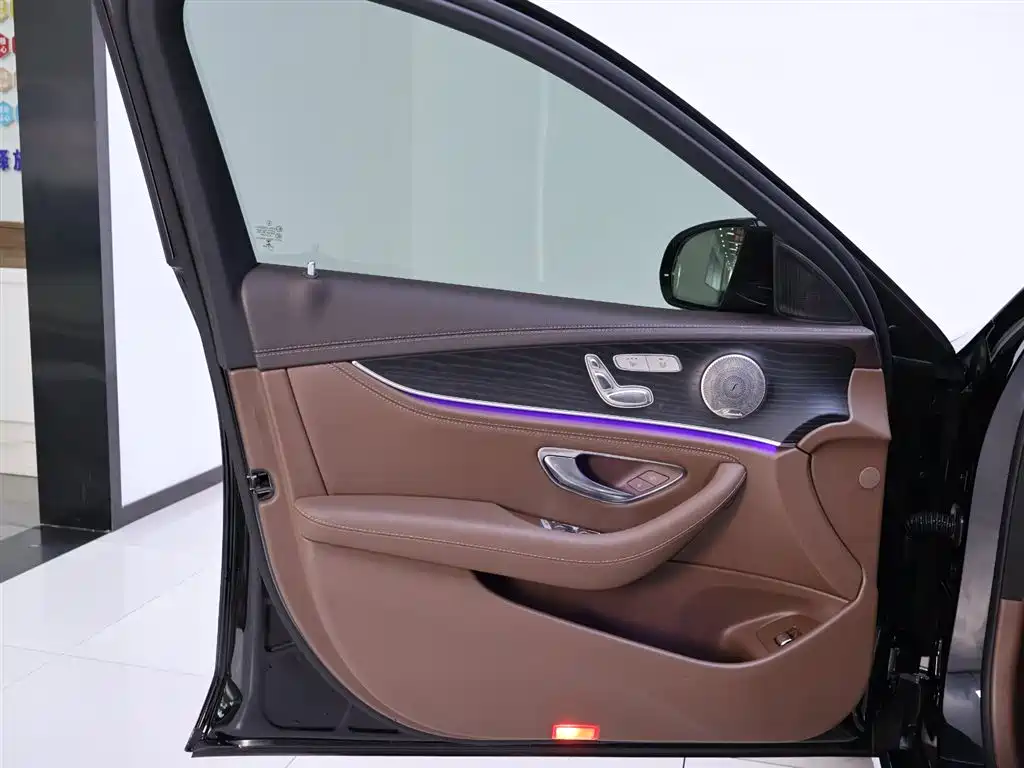 Mercedes-Benz E-Class 2022 — фото 18