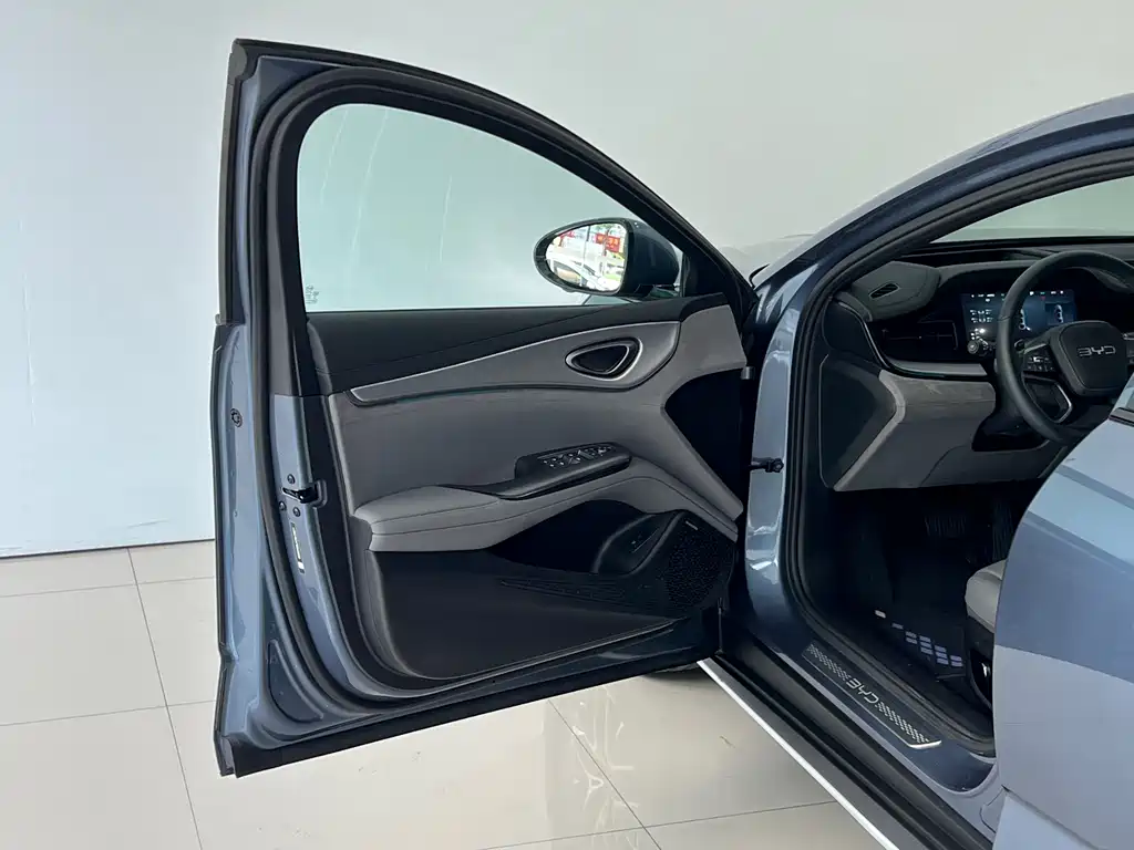 BYD Seal 07 DM-i 2025 — фото 14