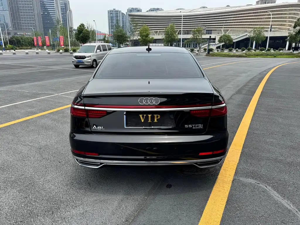 Audi A8 2018 — фото 19
