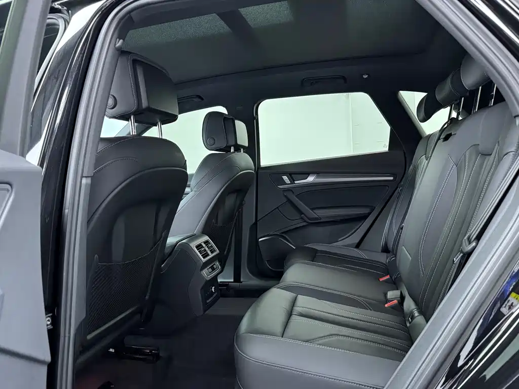 Audi Q5L 2023 — фото 14