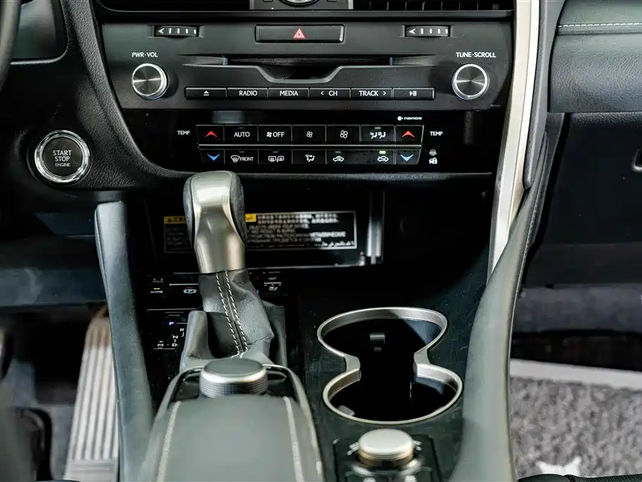 Lexus RX 2016 — фото 13