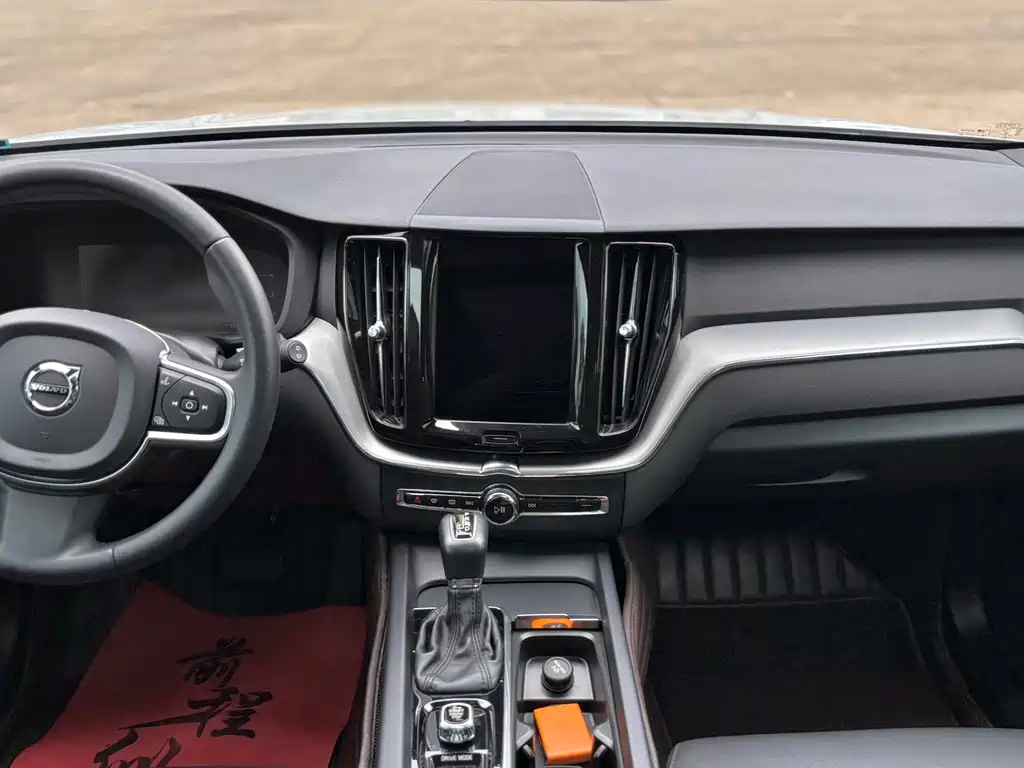 Volvo XC60 2020 — фото 11