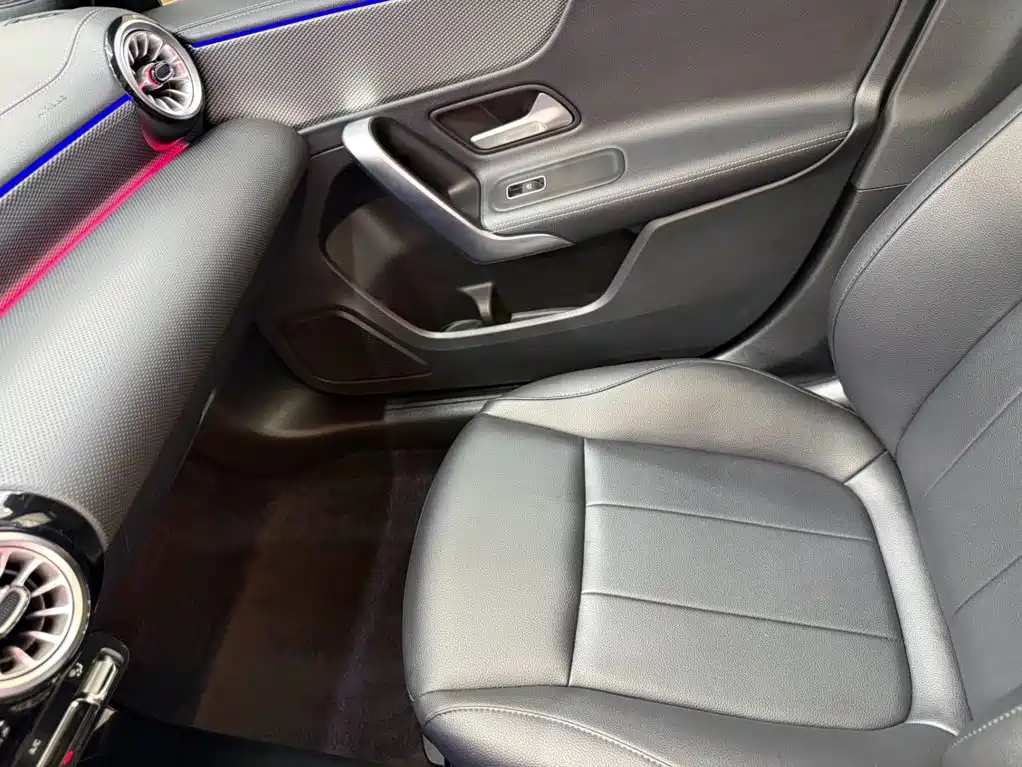Mercedes-Benz A-Class 2023 — фото 13