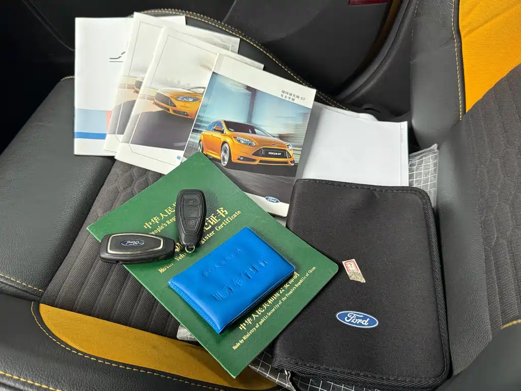 Ford Focus 2014 — фото 16