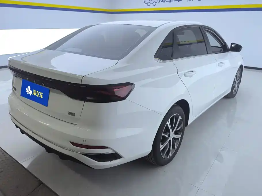 Geely Emgrand 2023