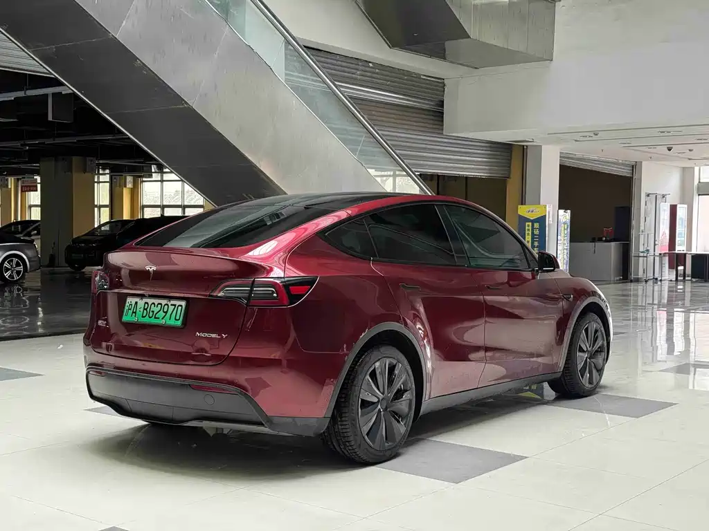 Tesla Model Y 2023 — фото 10