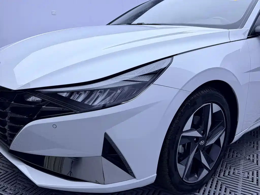 Hyundai Elantra 2022