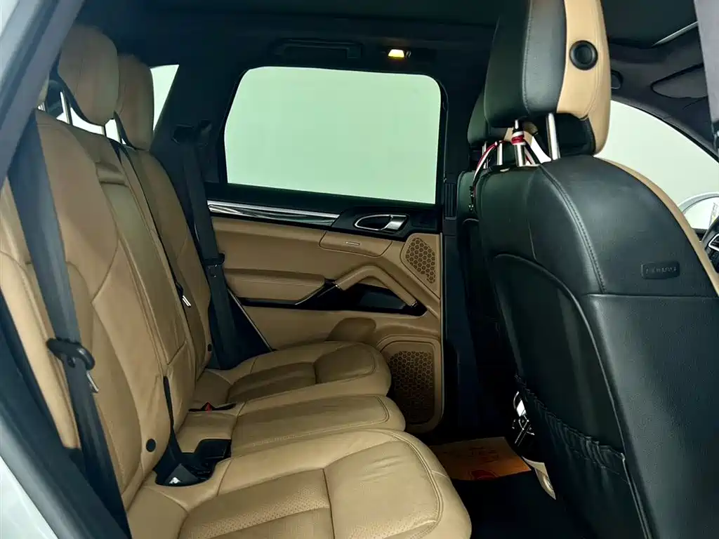 Porsche Cayenne 2016 — фото 10