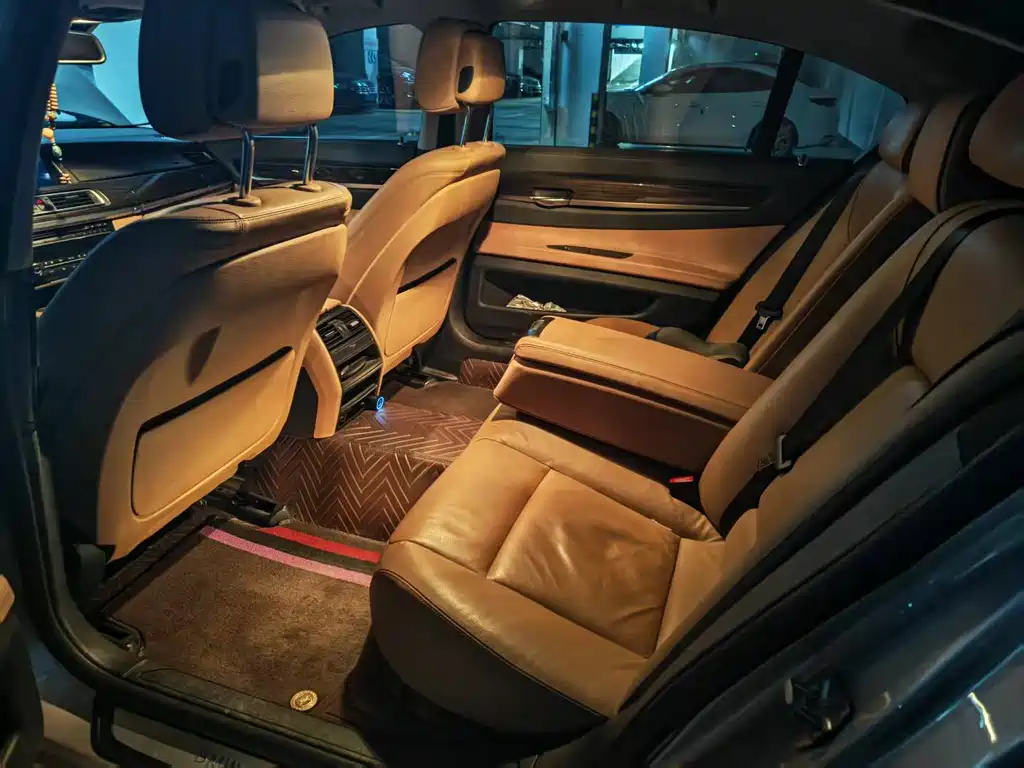 BMW 7 Series 2015 — фото 8