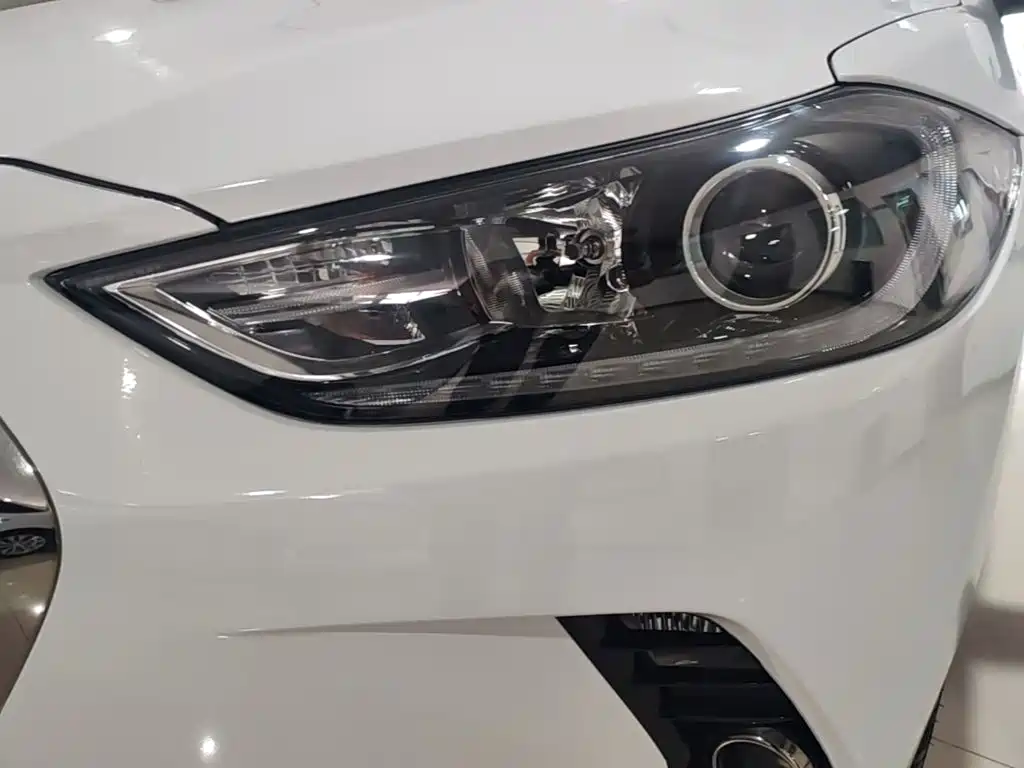 Hyundai Elantra 2019 — фото 24