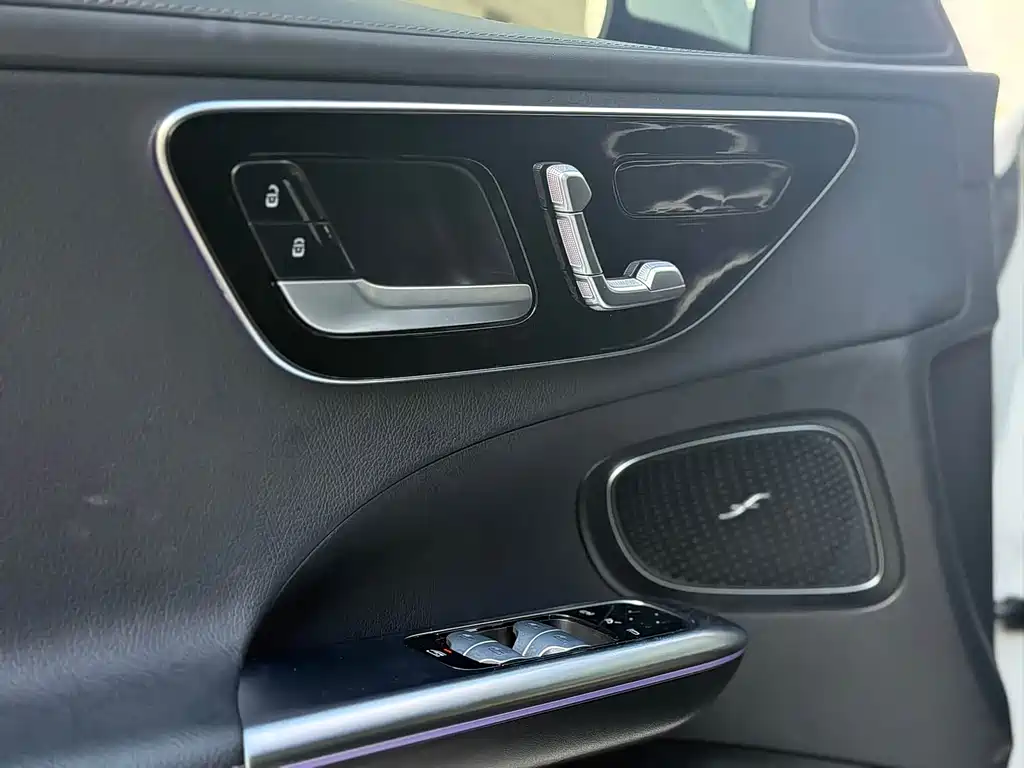 Mercedes-Benz C-Class 2025