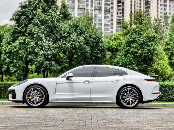 Porsche Panamera 2024
