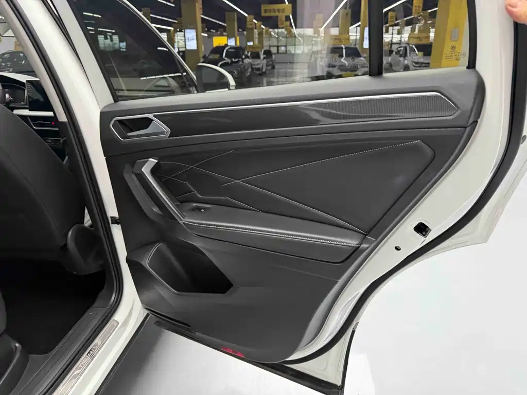 Volkswagen Tiguan L 2022 — фото 4