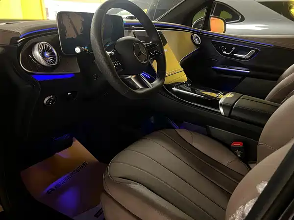 Mercedes-Benz EQE SUV 2025