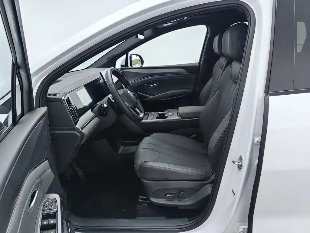 BYD Song L DM-i 2026 — фото 10