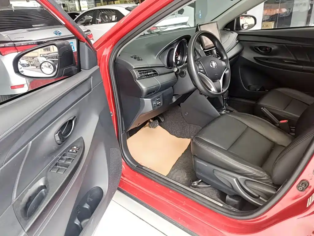 Toyota Yaris L 2022 — фото 16