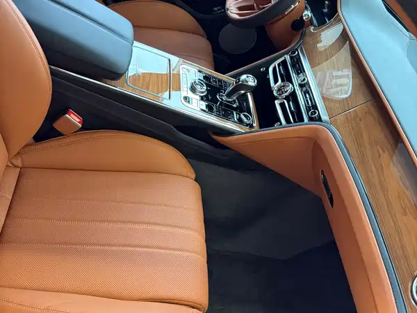 Bentley Flying Spur Plug-In Hybrid 2026