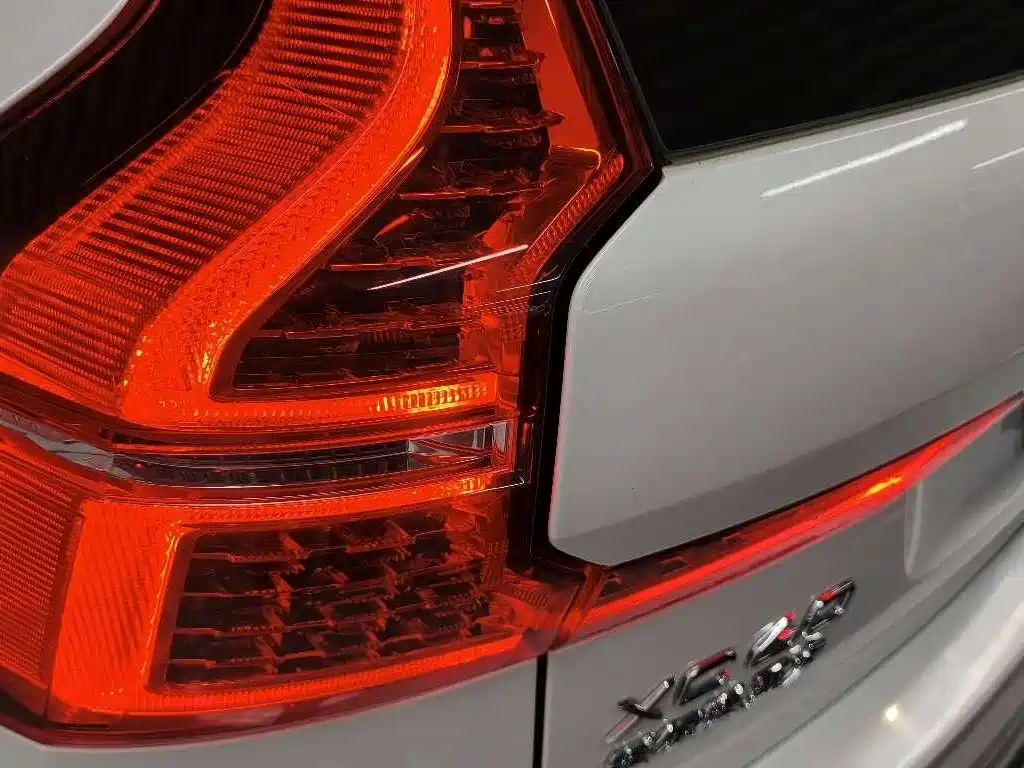 Volvo XC60 2023 — фото 14