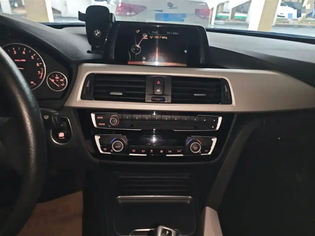 BMW 3 Series 2016 — фото 13