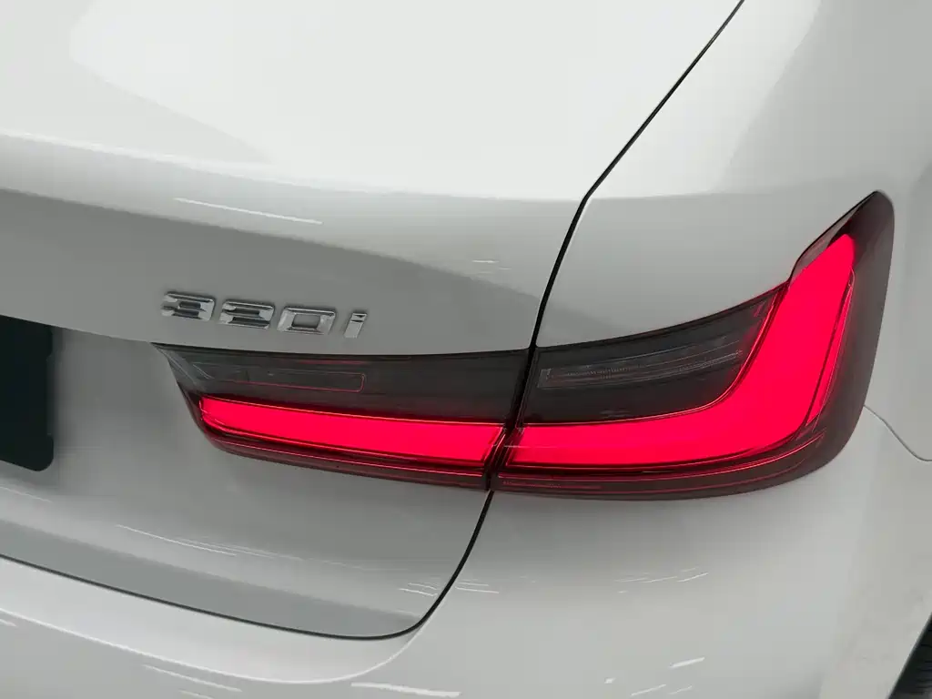 BMW 3 Series 2023 — фото 10