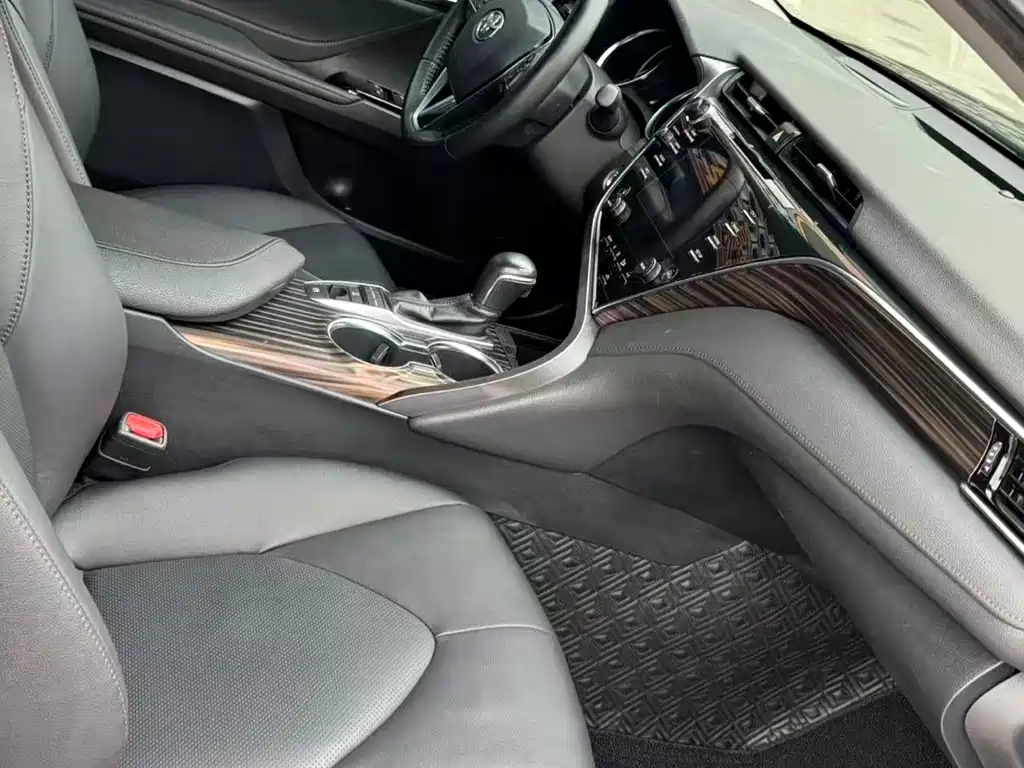 Toyota Camry 2019 — фото 6
