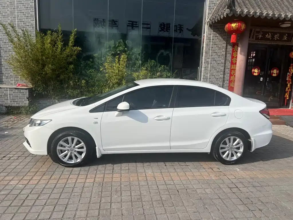 Honda Civic 2015 — фото 16