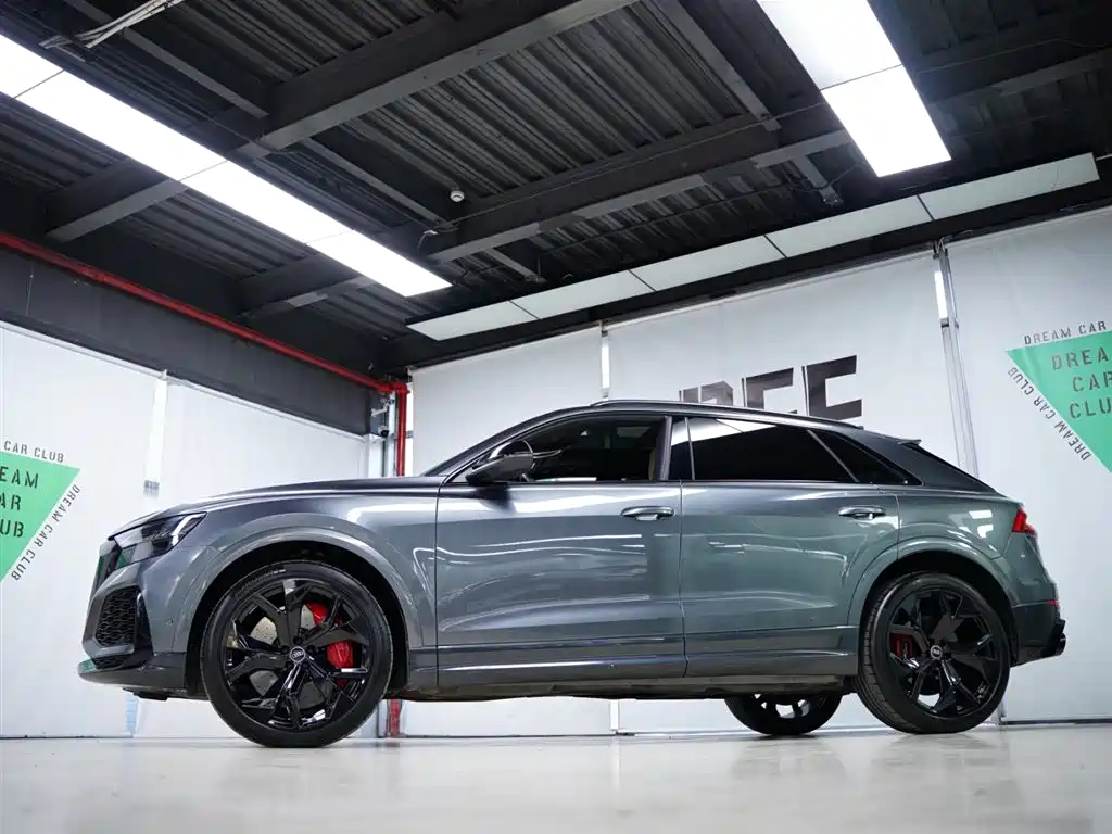 Audi RS Q8 2021 — фото 24