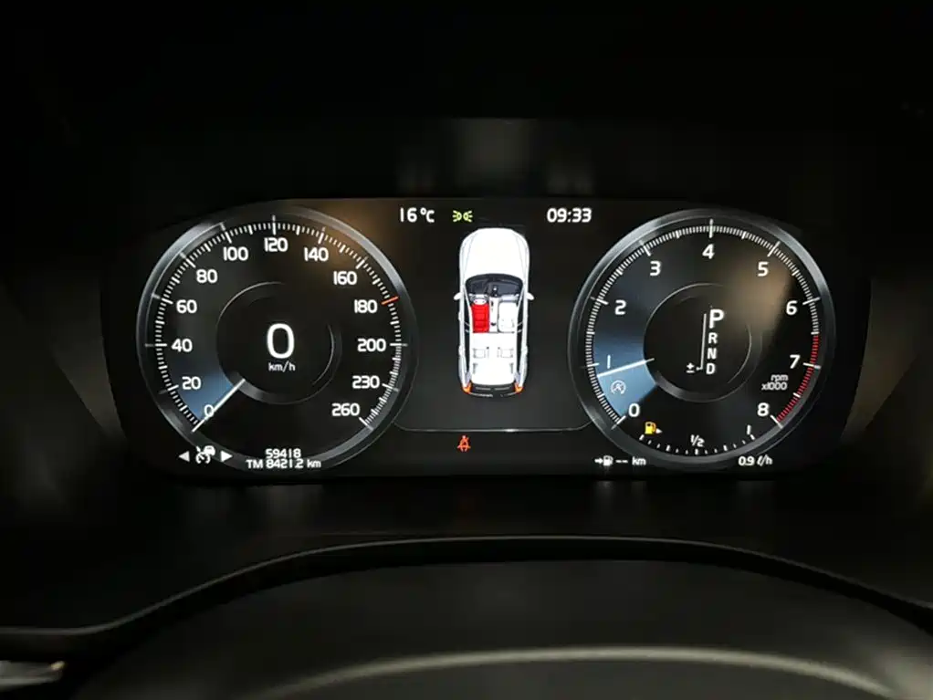 Volvo XC60 2020 — фото 11