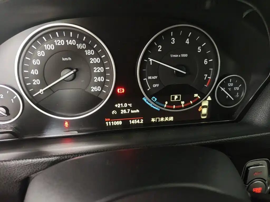 BMW 3 Series 2018 — фото 12