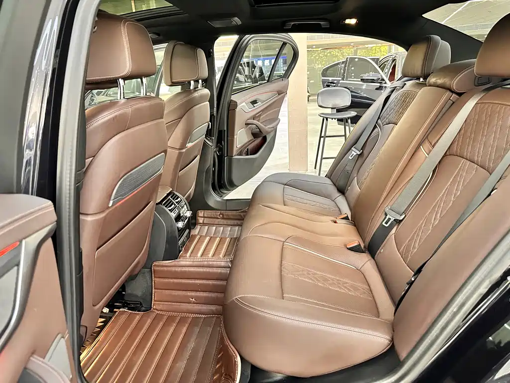 BMW 5 Series 2023 — фото 15