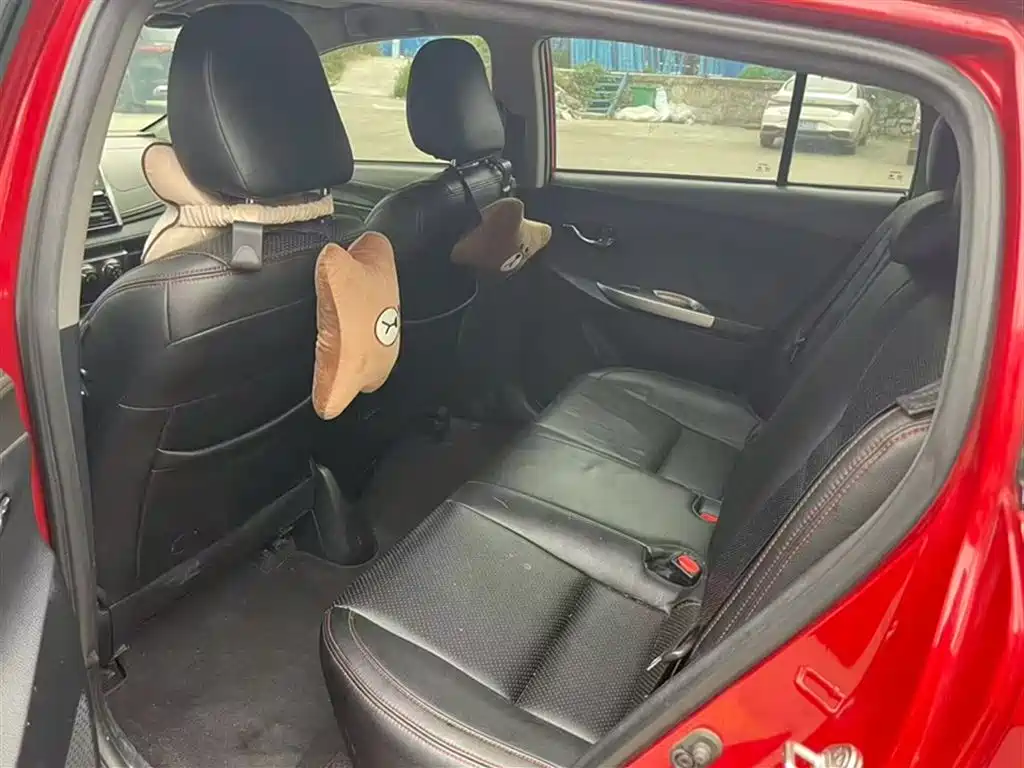 Toyota Yaris L 2015 — фото 10