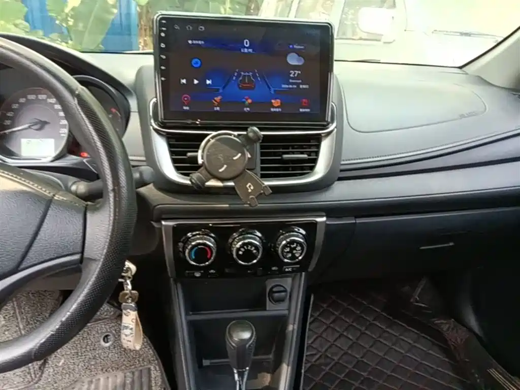 Toyota Yaris L 2021 — фото 13