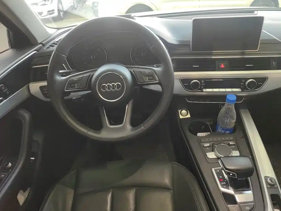 Audi A4L 2017 — фото 13