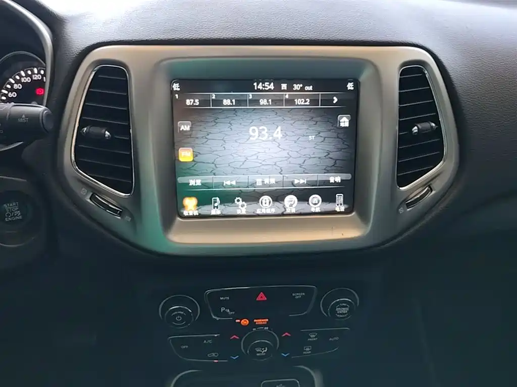 Jeep Compass 2018 — фото 13