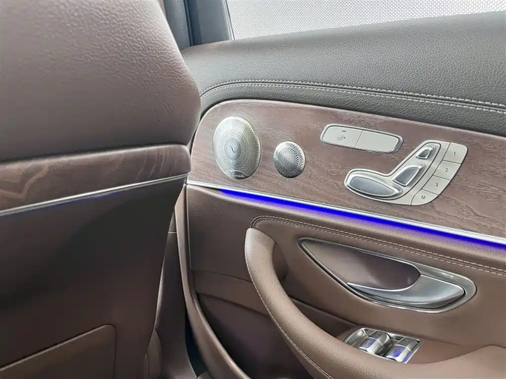 Mercedes-Benz E-Class 2021 — фото 14