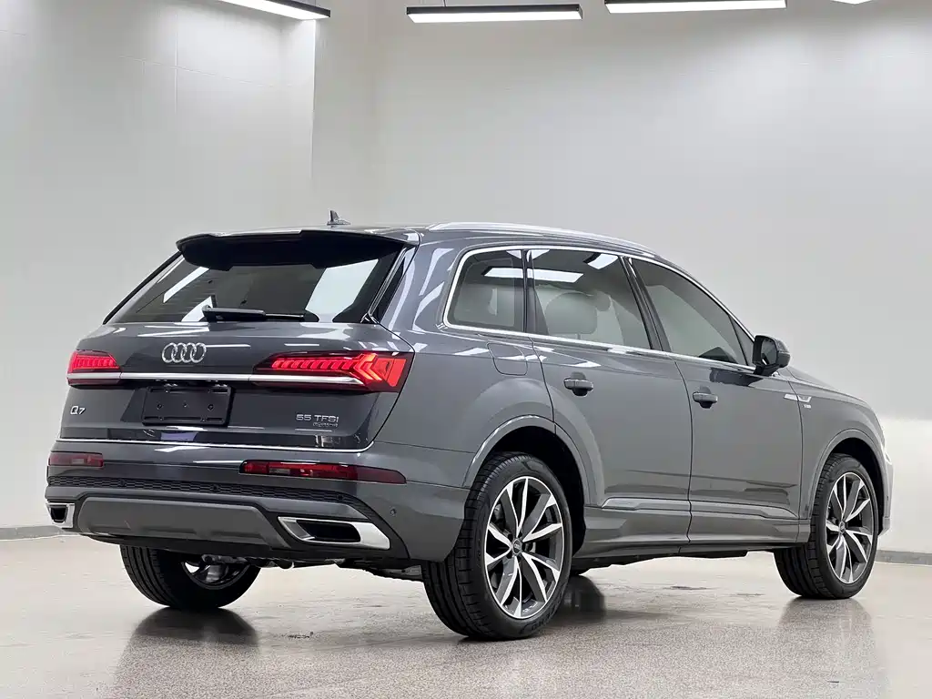 Audi Q7 2021 — фото 7